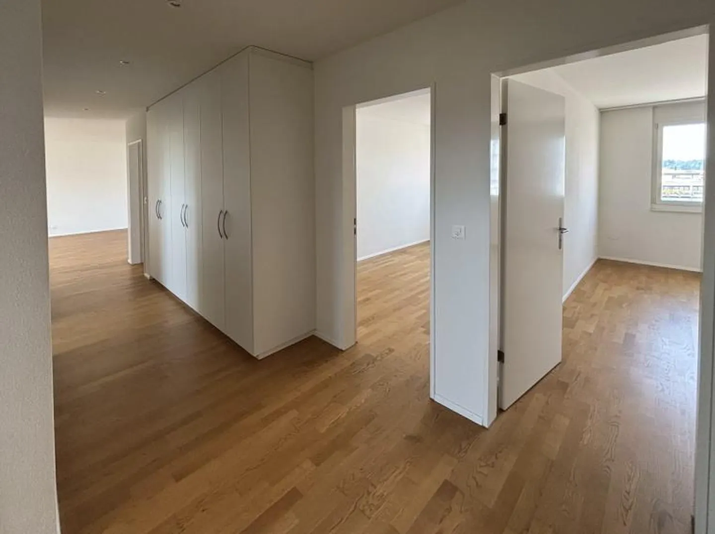 Moderno appartamento di 4,5 stanze con balcone/giardino d'inverno riscaldato - Foto 8 di 15
