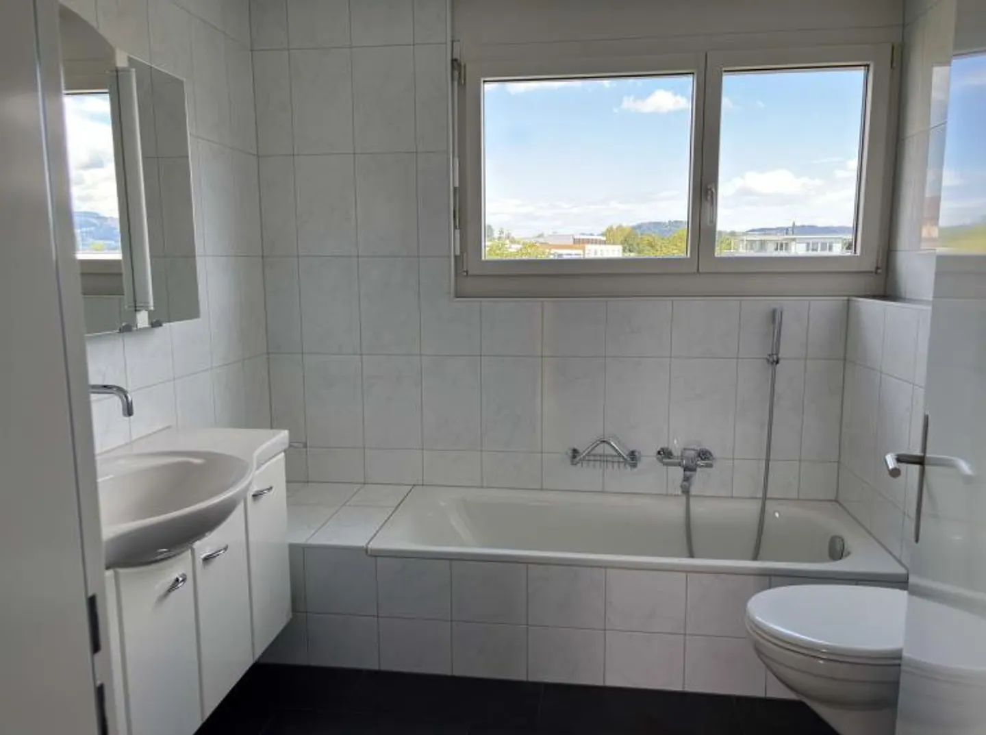 Moderno appartamento di 4,5 stanze con balcone/giardino d'inverno riscaldato - Foto 10 di 15