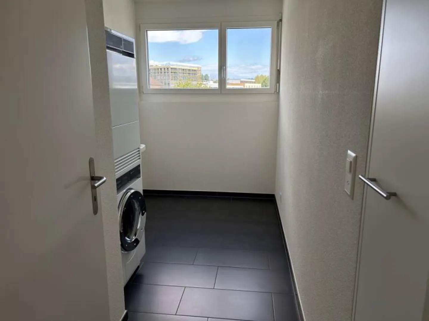 Moderno appartamento di 4,5 stanze con balcone/giardino d'inverno riscaldato - Foto 12 di 15