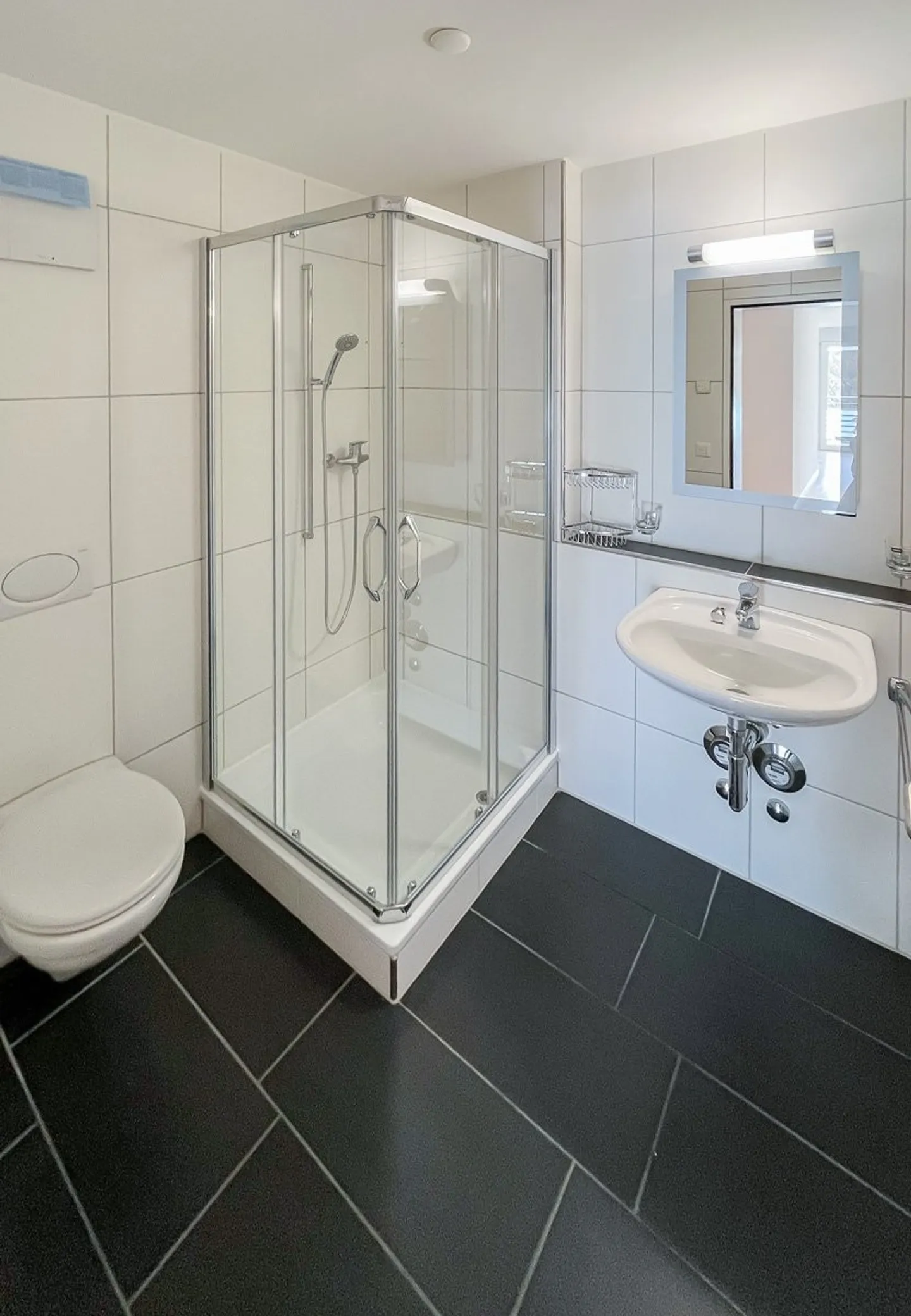 3.5 Room Apartment on the 2nd Floor with Private Laundry Room - Photo 5 of 8