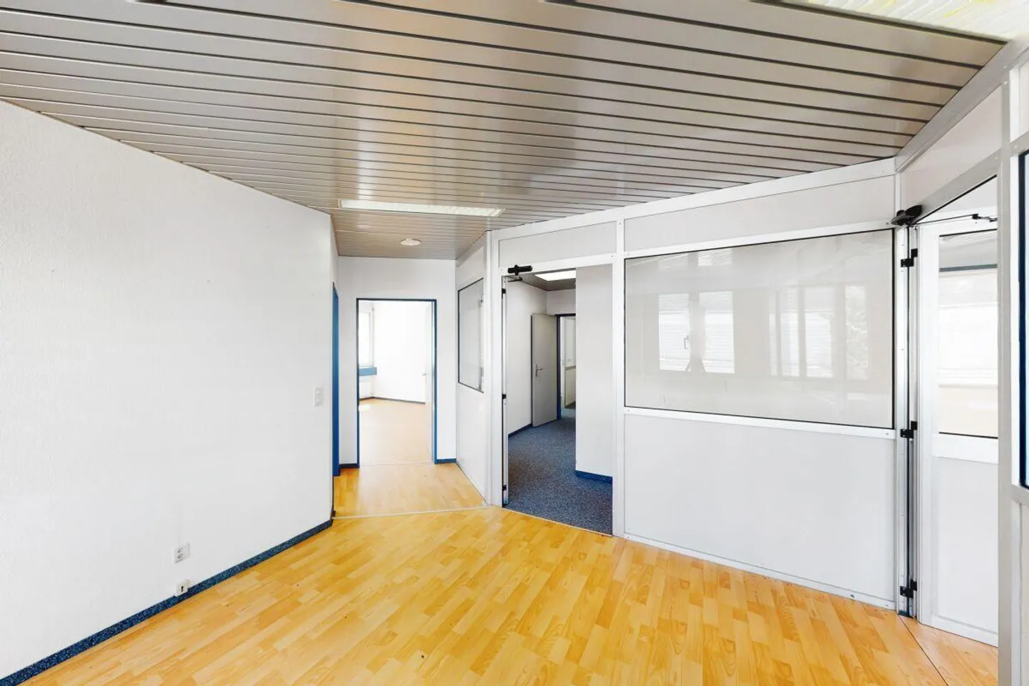 Spazi Commerciali a Quartino - Foto 7 di 10