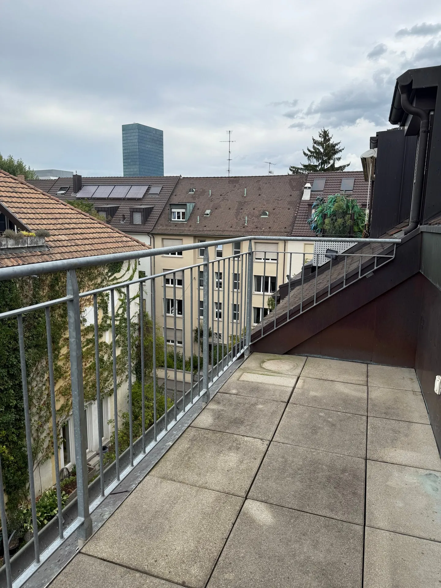 Appartamento attico elegante di 3,5 stanze con balcone a Basilea - Foto 12 di 21