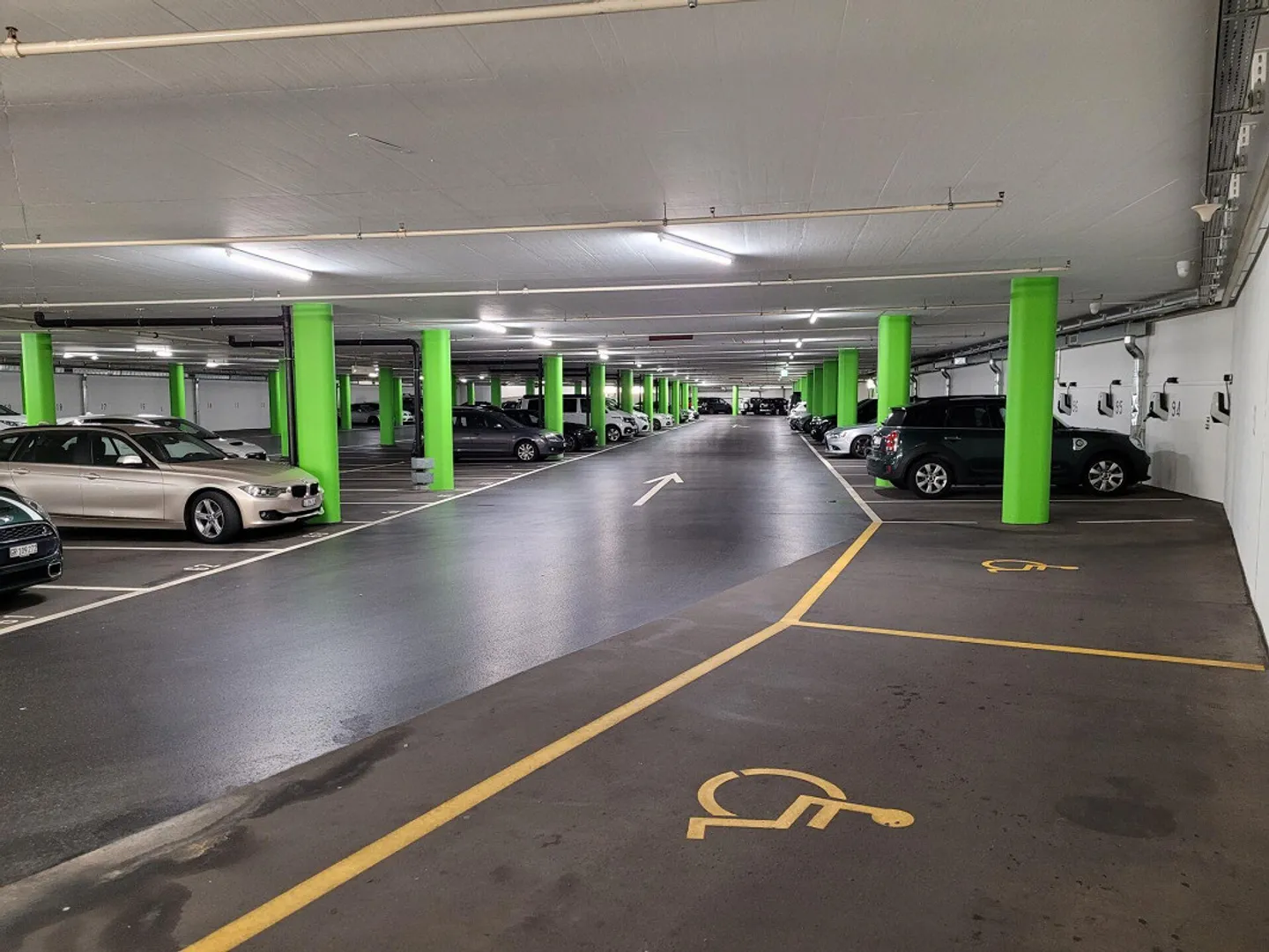 Posto auto sotterraneo direttamente alla stazione di Chur - Foto 3 di 4