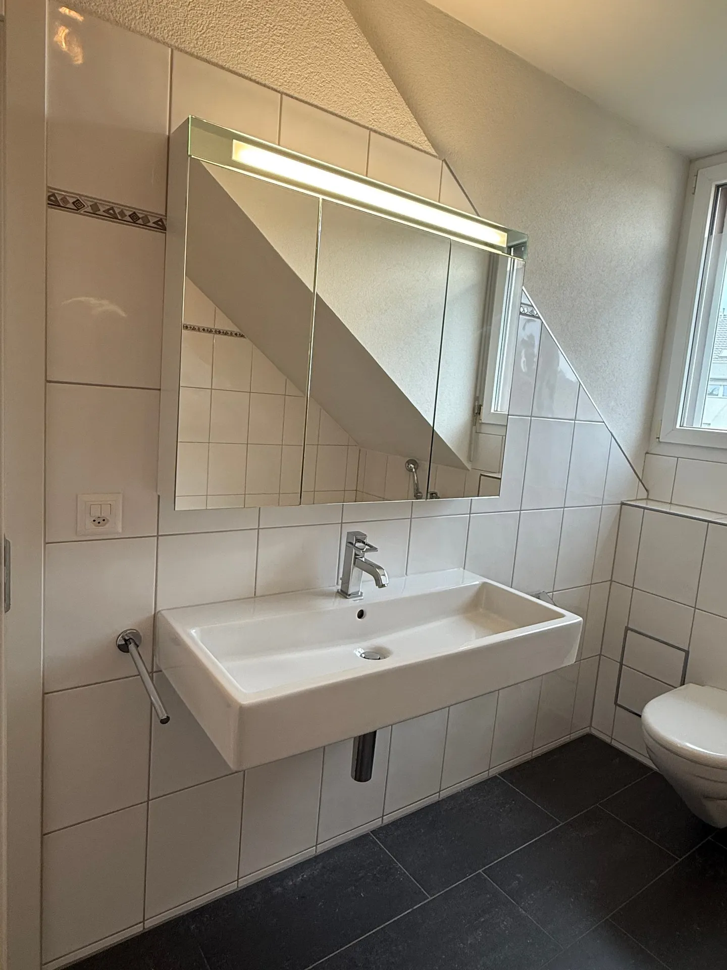 Appartamento attico elegante di 3,5 stanze con balcone a Basilea - Foto 5 di 21
