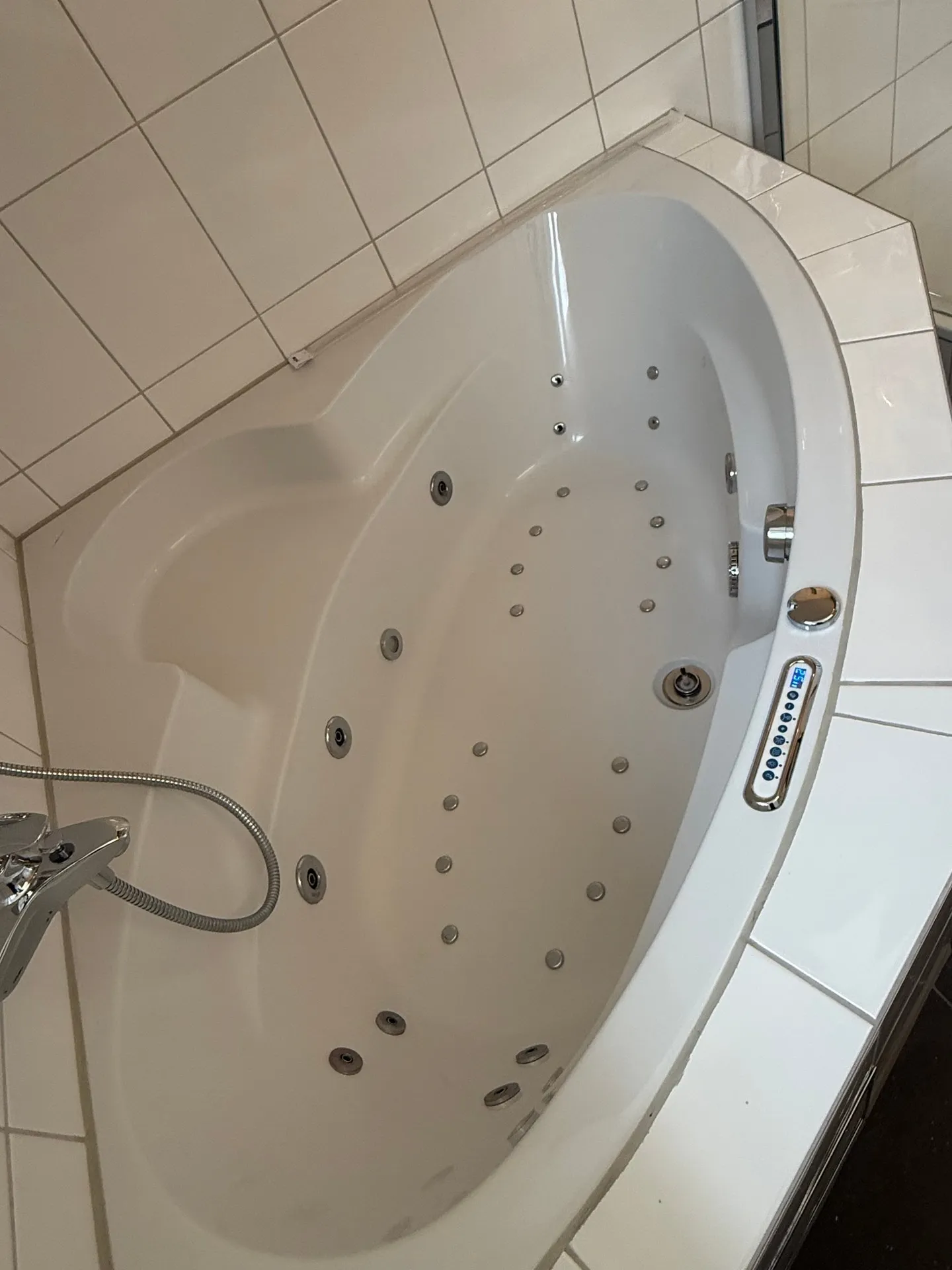 Appartamento attico elegante di 3,5 stanze con balcone a Basilea - Foto 7 di 21