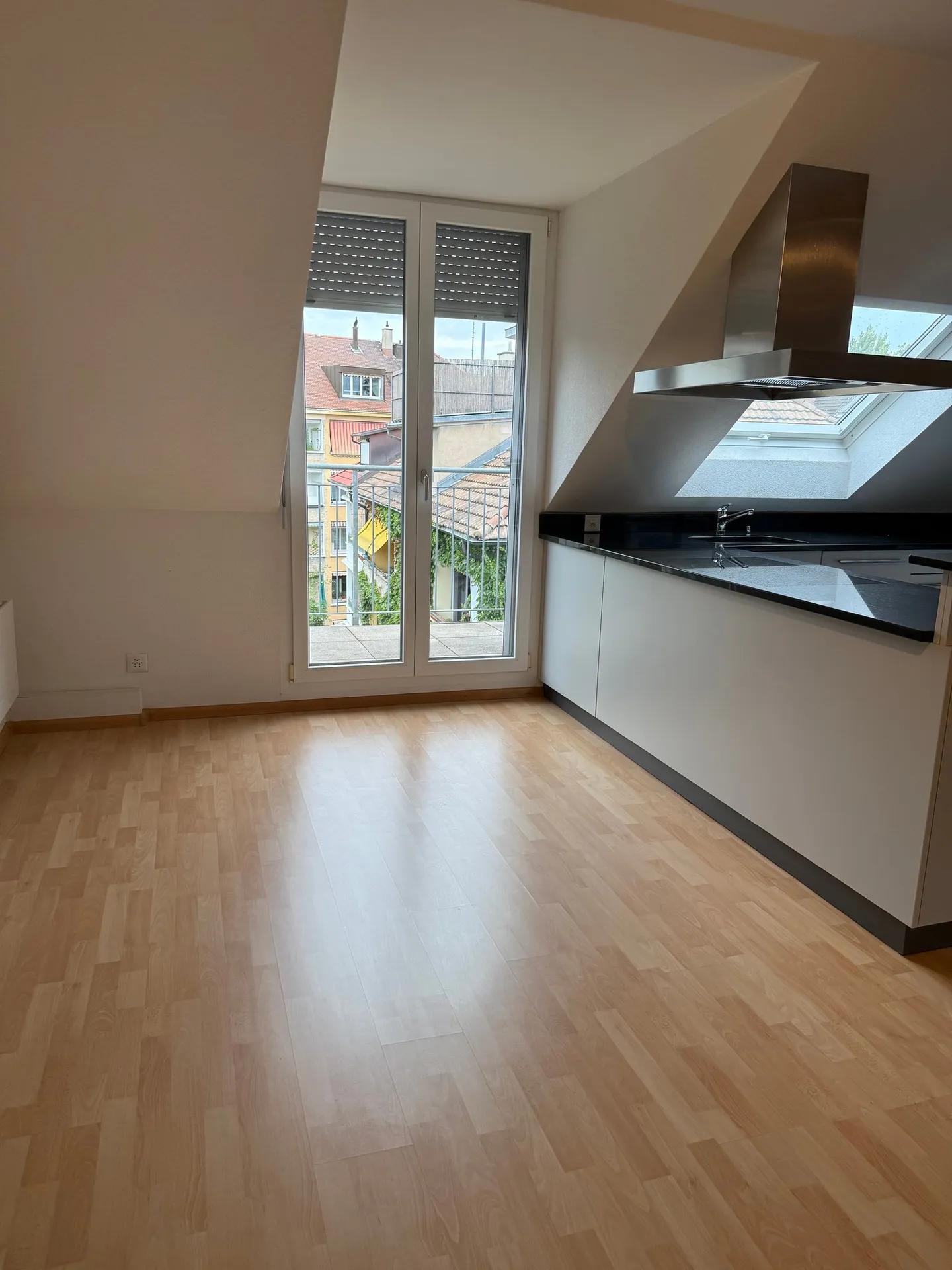 Appartamento attico elegante di 3,5 stanze con balcone a Basilea - Foto 9 di 21