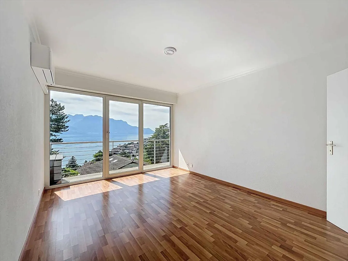 «3.5 Zimmerwohnung mit atemberaubender Aussicht» - Foto 4 von 8