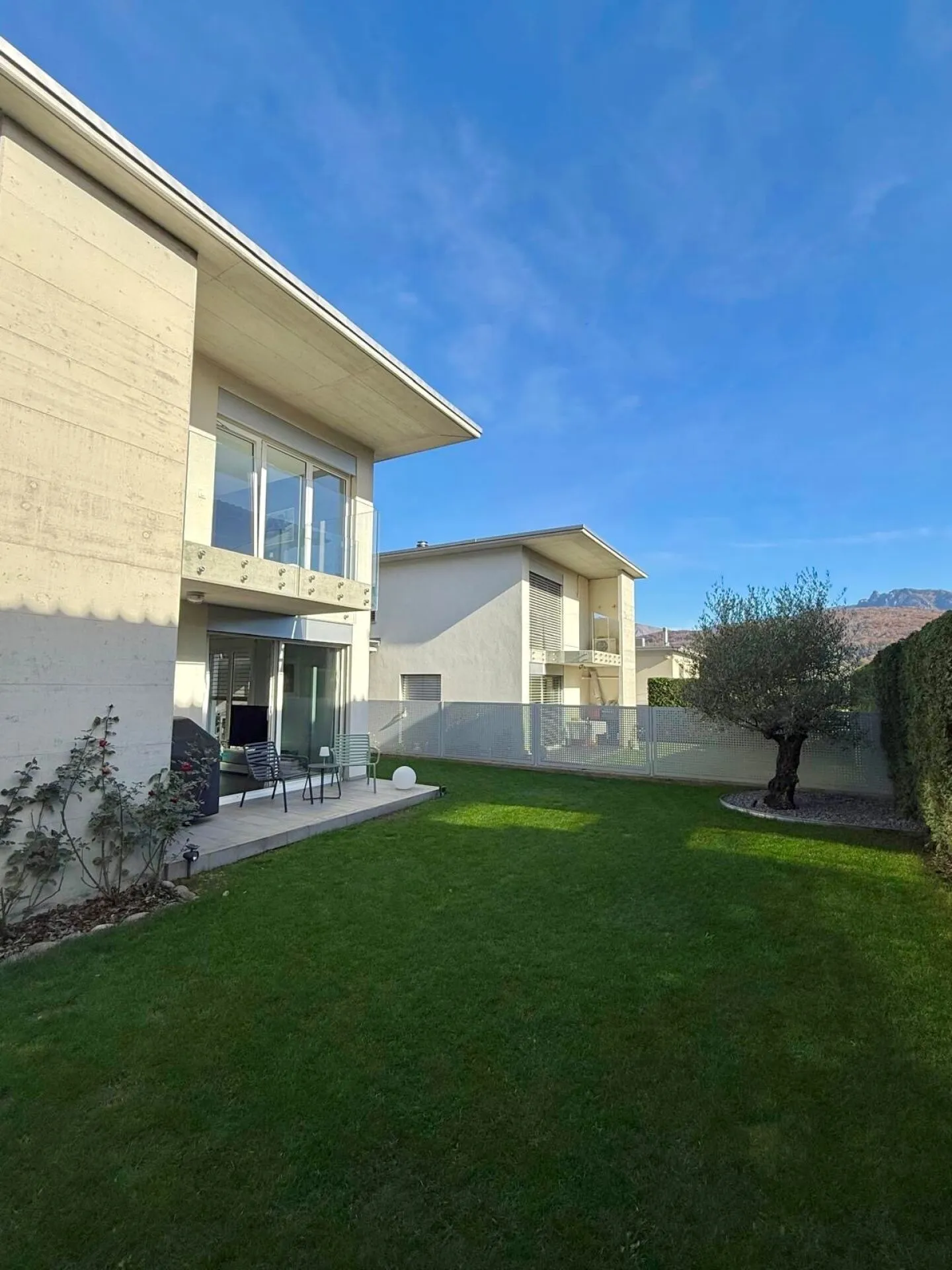 Maison individuelle très lumineuse dans un quartier résidentiel à Gravesano - Photo 10 sur 12