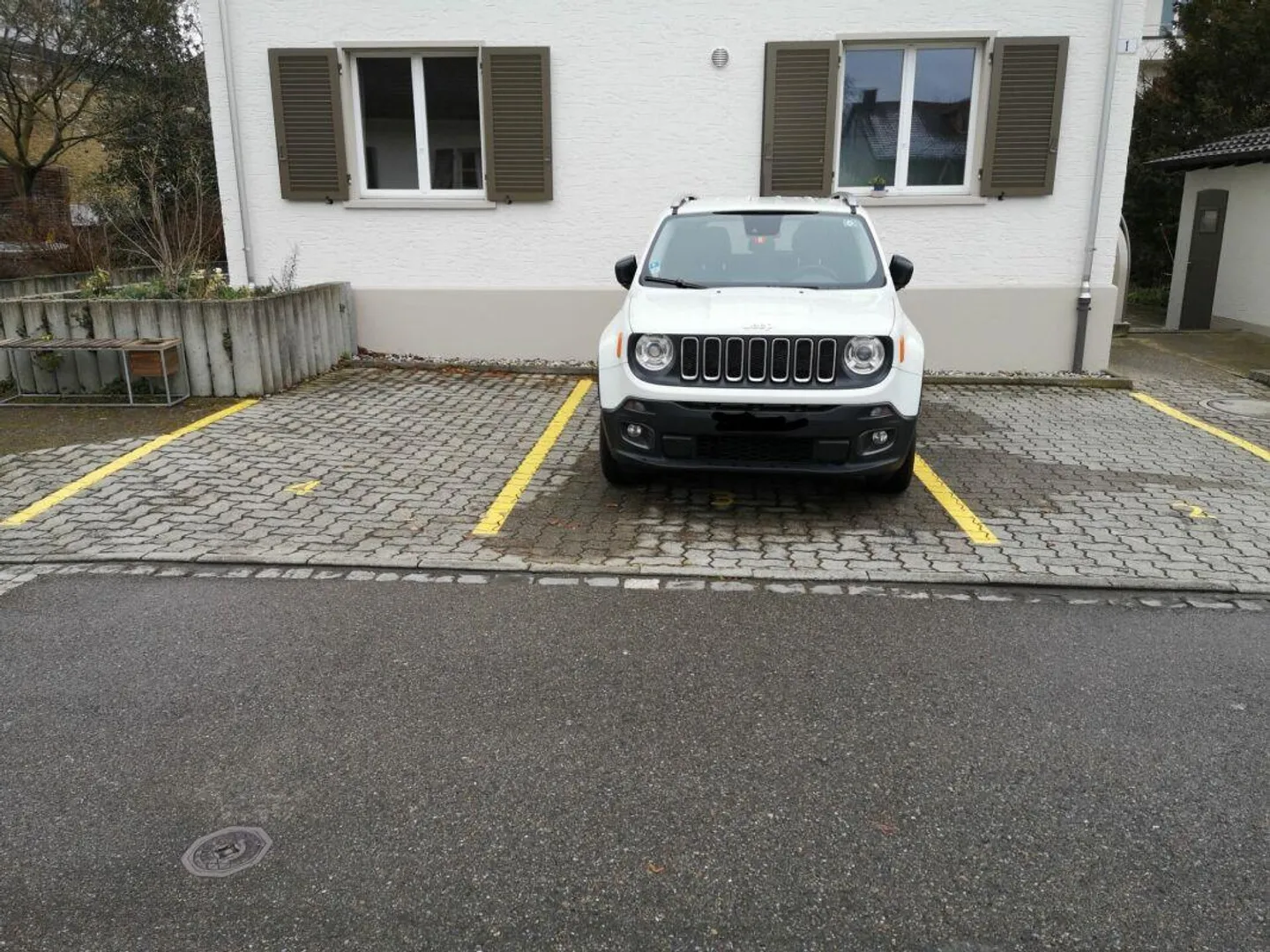 Outdoor parking for rent - Photo 2 of 3