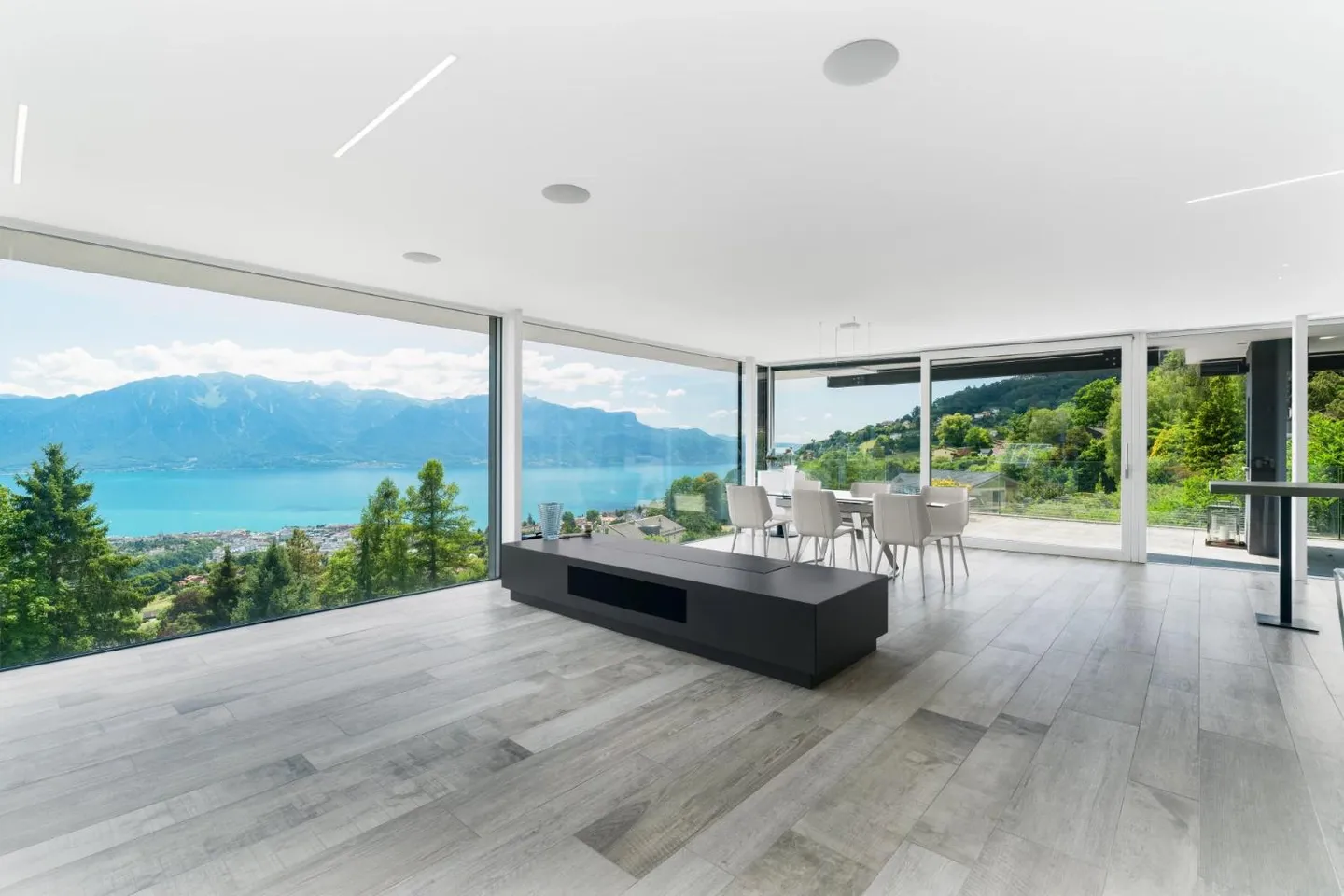 Außergewöhnliche zeitgenössische Villa mit Panoramablick auf den Genfersee und die Alpen - Foto 1 von 13