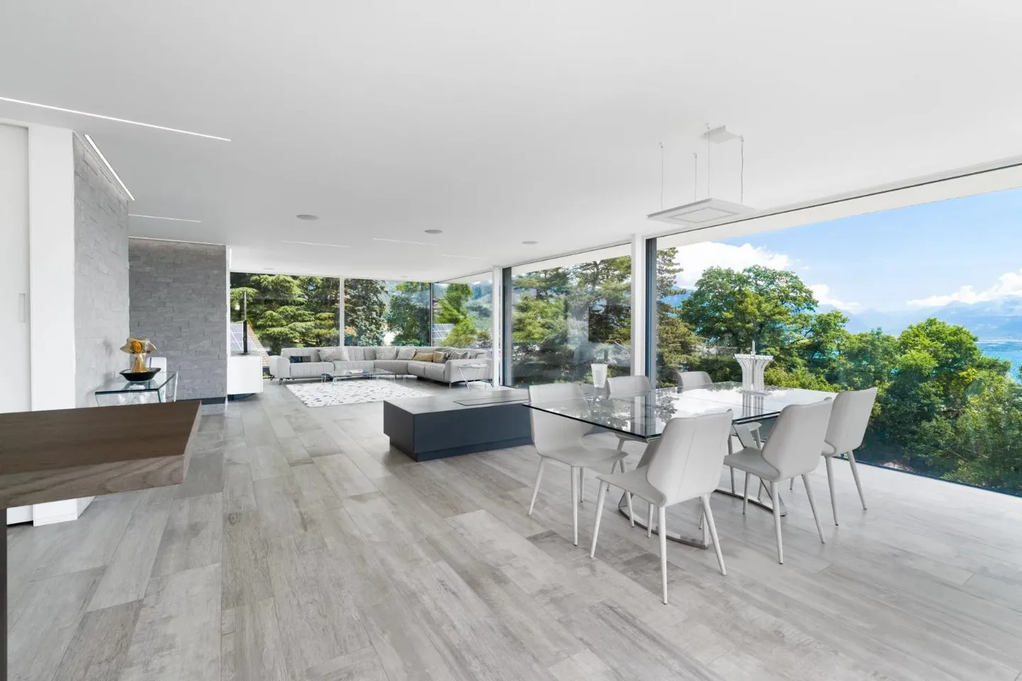 Außergewöhnliche zeitgenössische Villa mit Panoramablick auf den Genfersee und die Alpen - Foto 2 von 13
