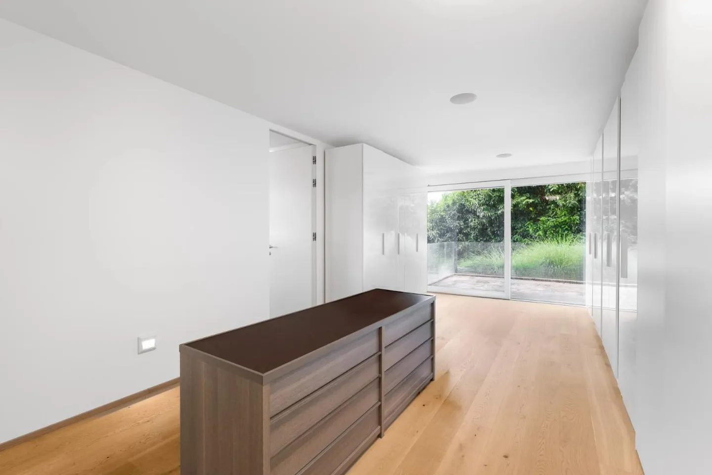 Außergewöhnliche zeitgenössische Villa mit Panoramablick auf den Genfersee und die Alpen - Foto 6 von 13
