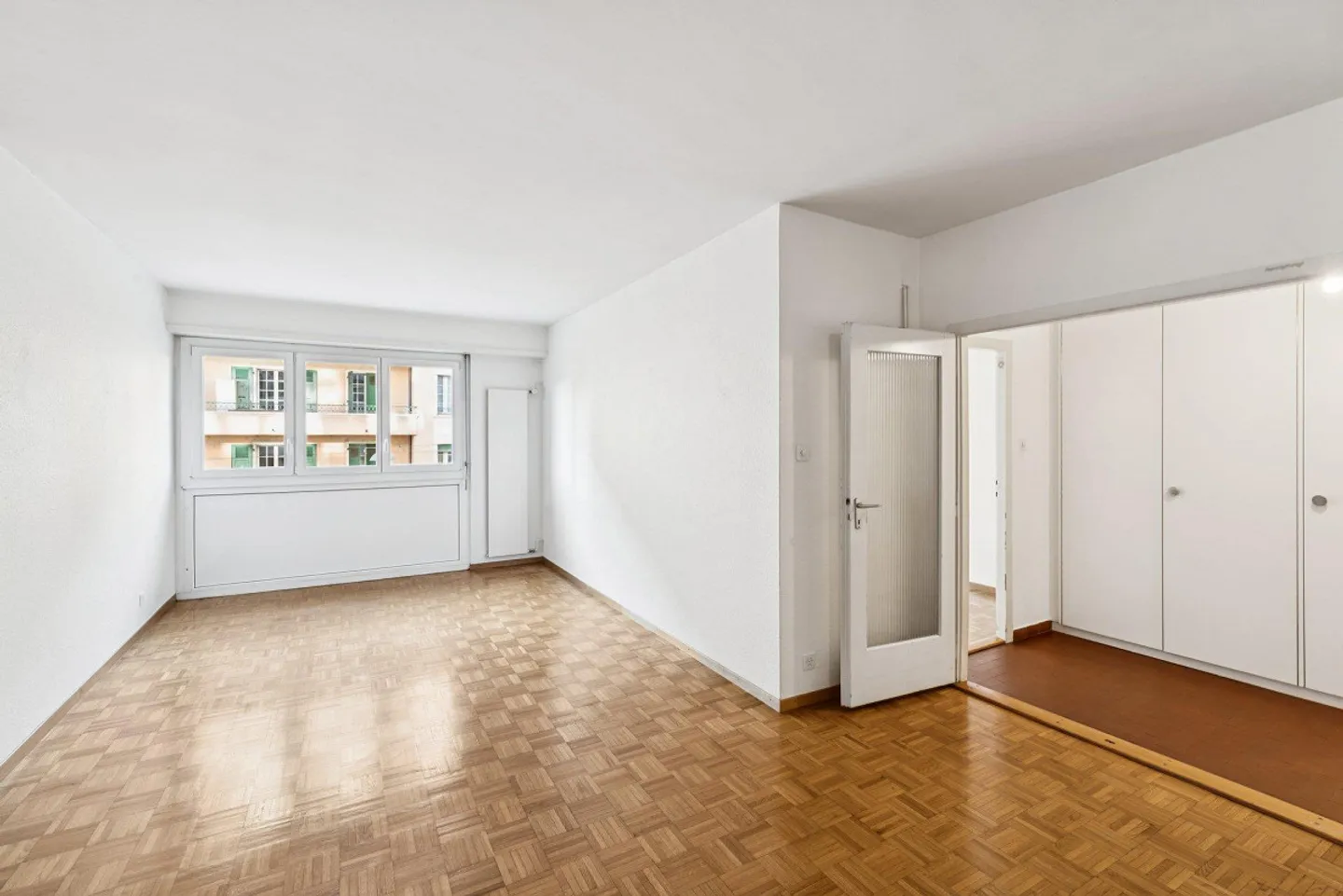 Appartement de 3 pièces situé en plein centre-ville - Photo 2 sur 6