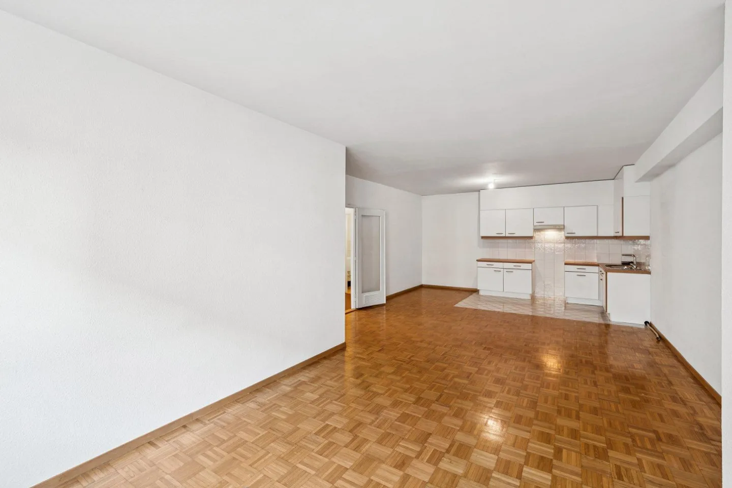 Appartement de 3 pièces situé en plein centre-ville - Photo 3 sur 6