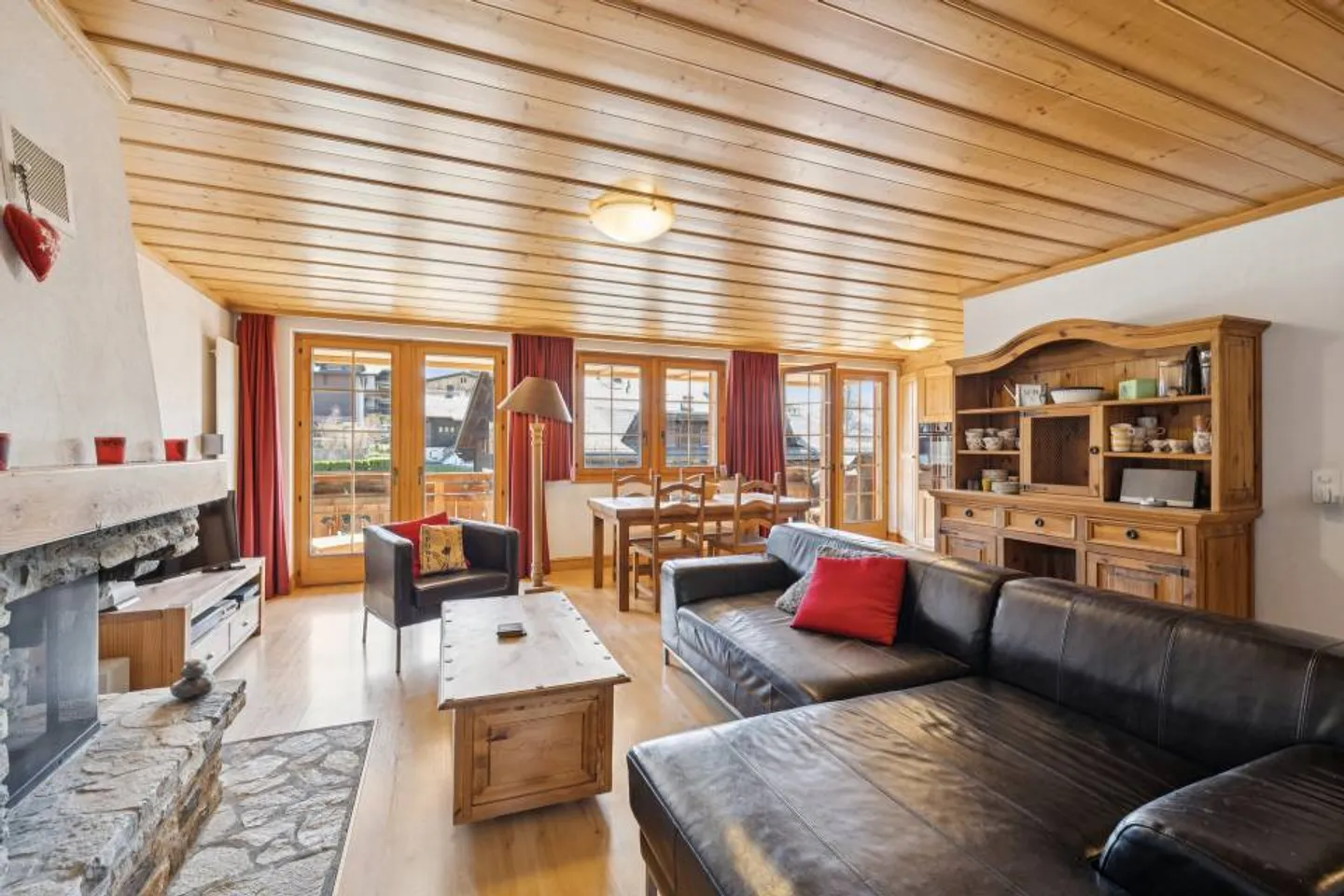 Villars, privileged location 3.5p with charm, large balcony, beautiful - Photo 2 of 13