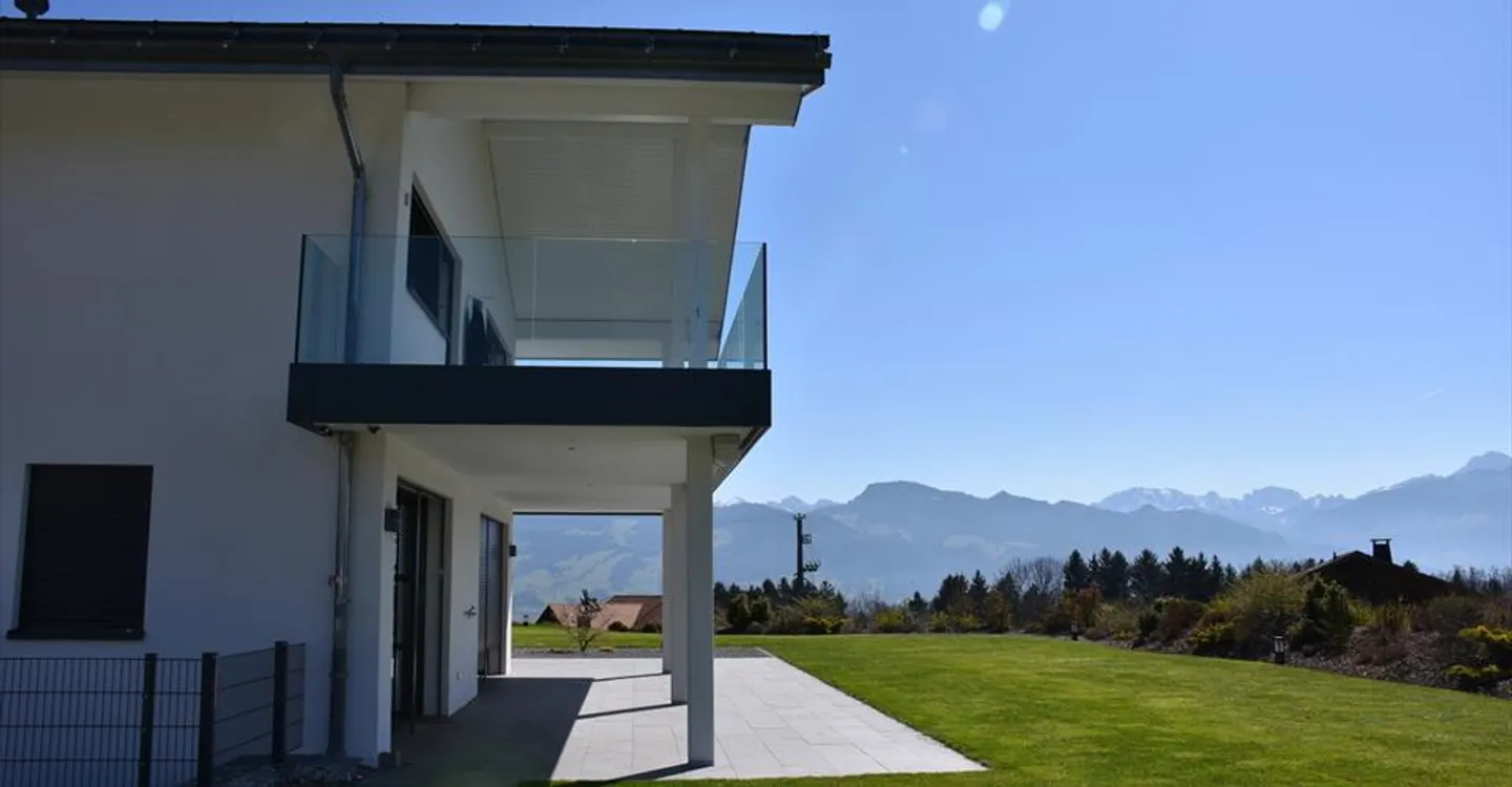 10-Room House - Photo 4 of 12