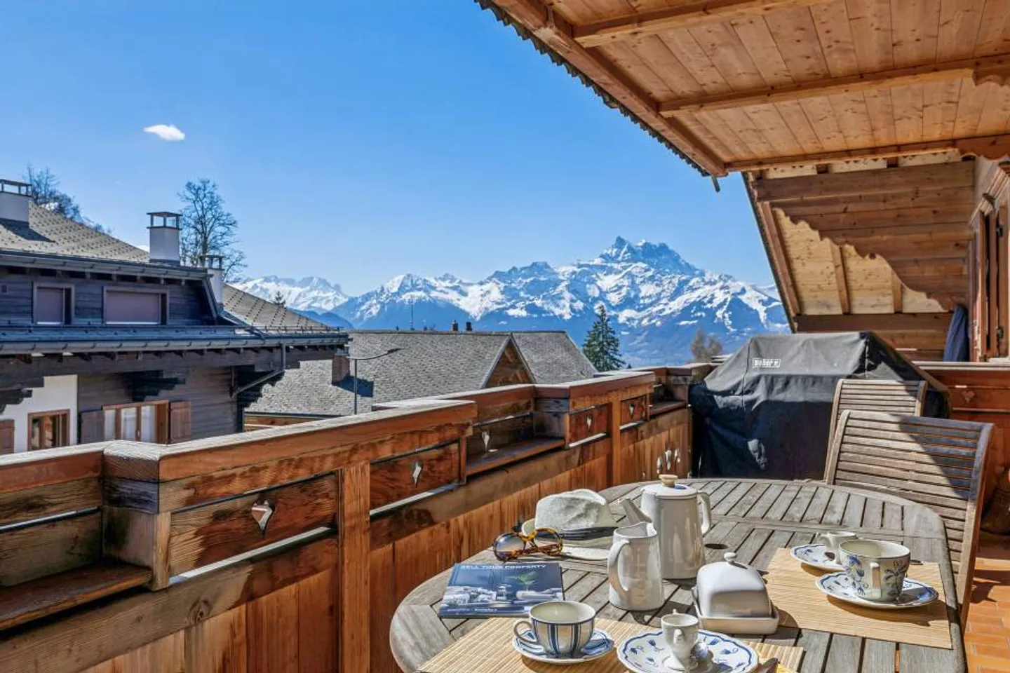 Villars, privileged location 3.5p with charm, large balcony, beautiful - Photo 1 of 13