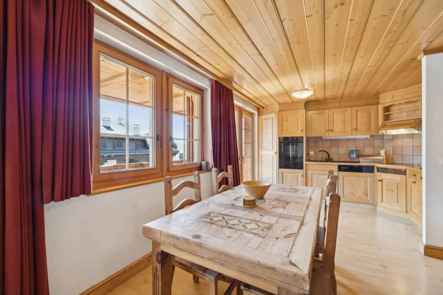 Villars, privileged location 3.5p with charm, large balcony, beautiful - Photo 5 of 13