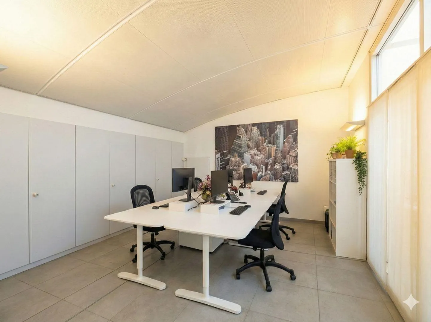 Center - Office room for 4 people with large meeting room - Photo 2 of 6