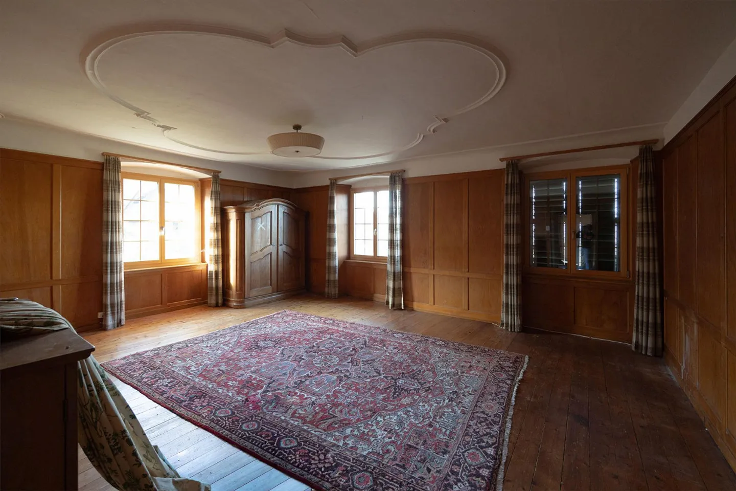 Charming 10-Room House in Idyllic Surroundings - Photo 8 of 13