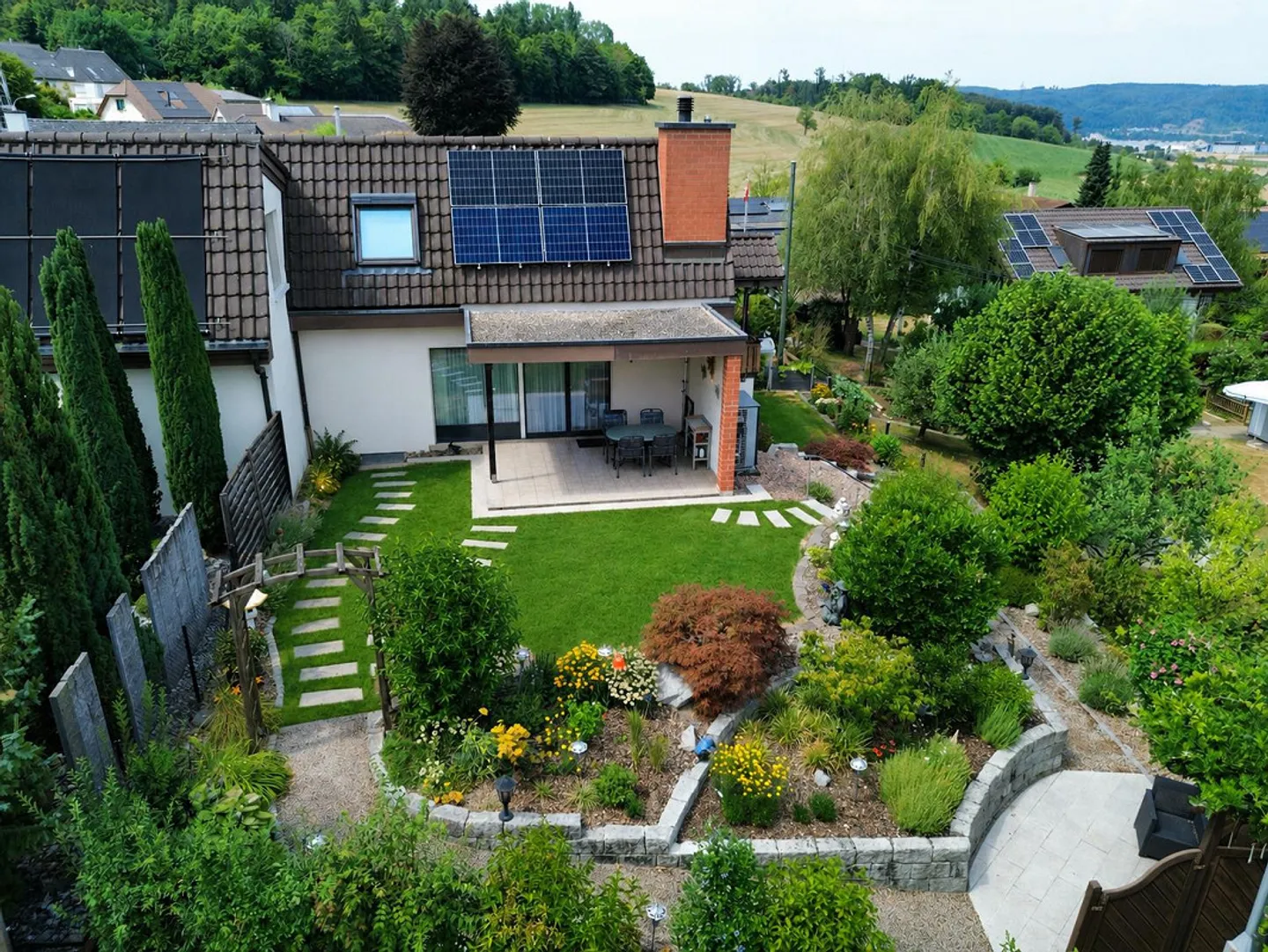 Maison familiale jumelée spacieuse de 6,5 pièces avec vue dégagée - Photo 2 sur 9