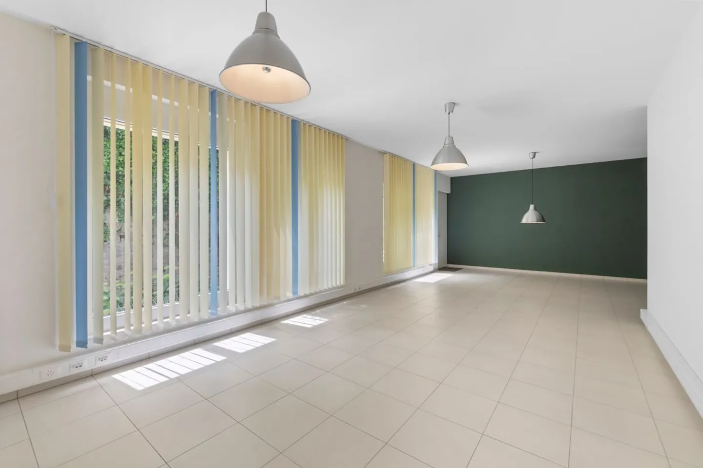 In Vendita - Ufficio luminoso di 73 m² nel cuore della vecchia città di Nyon - Foto 2 di 6