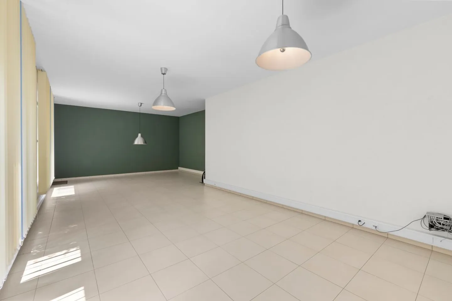 In Vendita - Ufficio luminoso di 73 m² nel cuore della vecchia città di Nyon - Foto 3 di 6