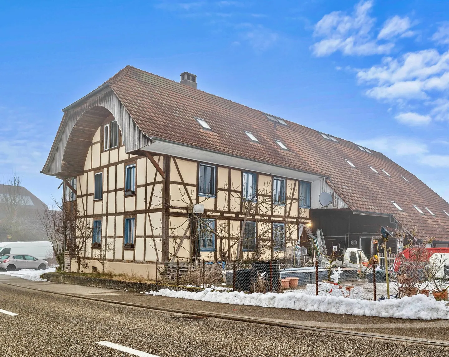 Farmhouse with four apartments in the hamlet zone - Photo 1 of 12