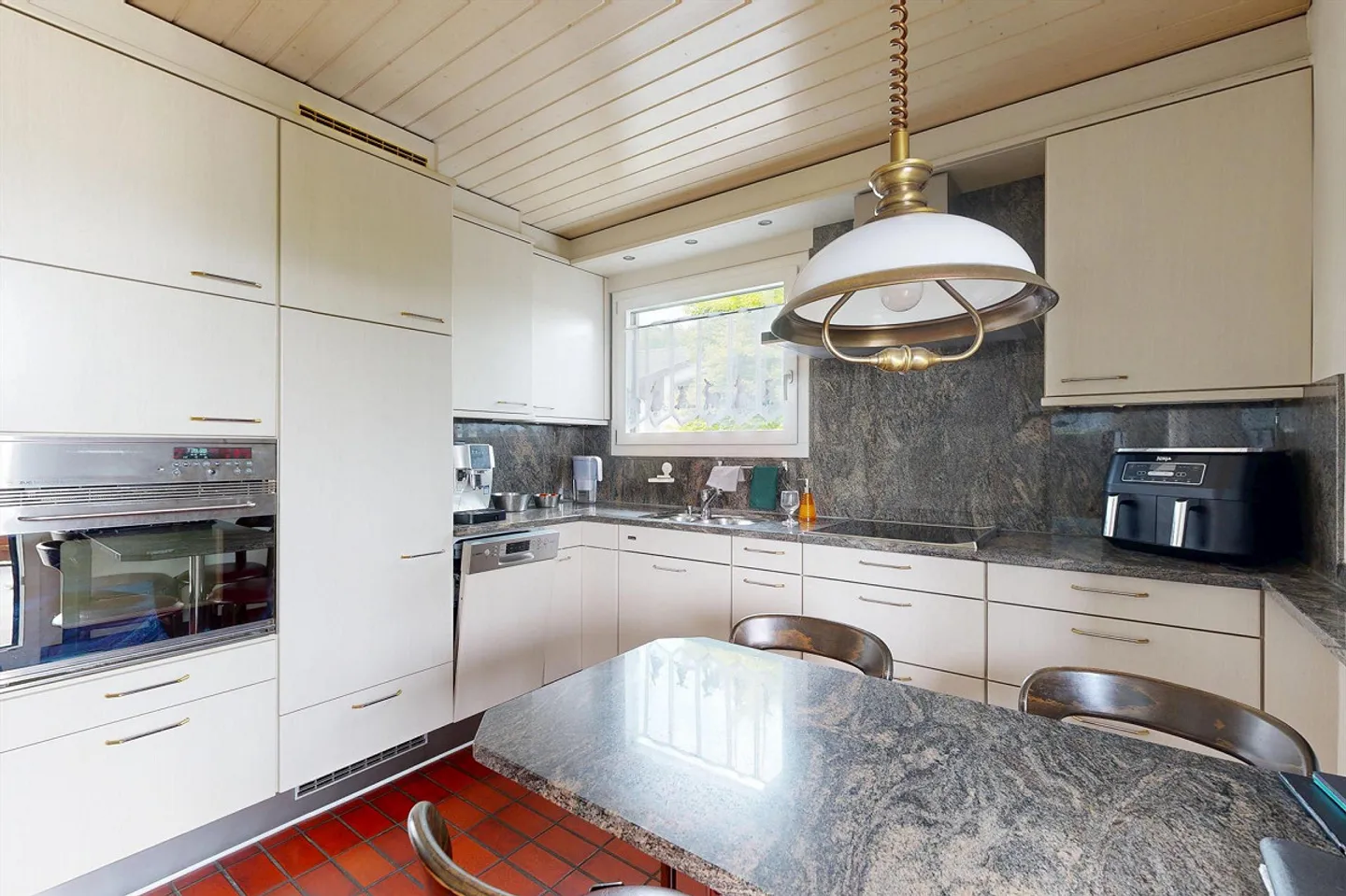 Maison familiale jumelée spacieuse de 6,5 pièces avec vue dégagée - Photo 4 sur 9