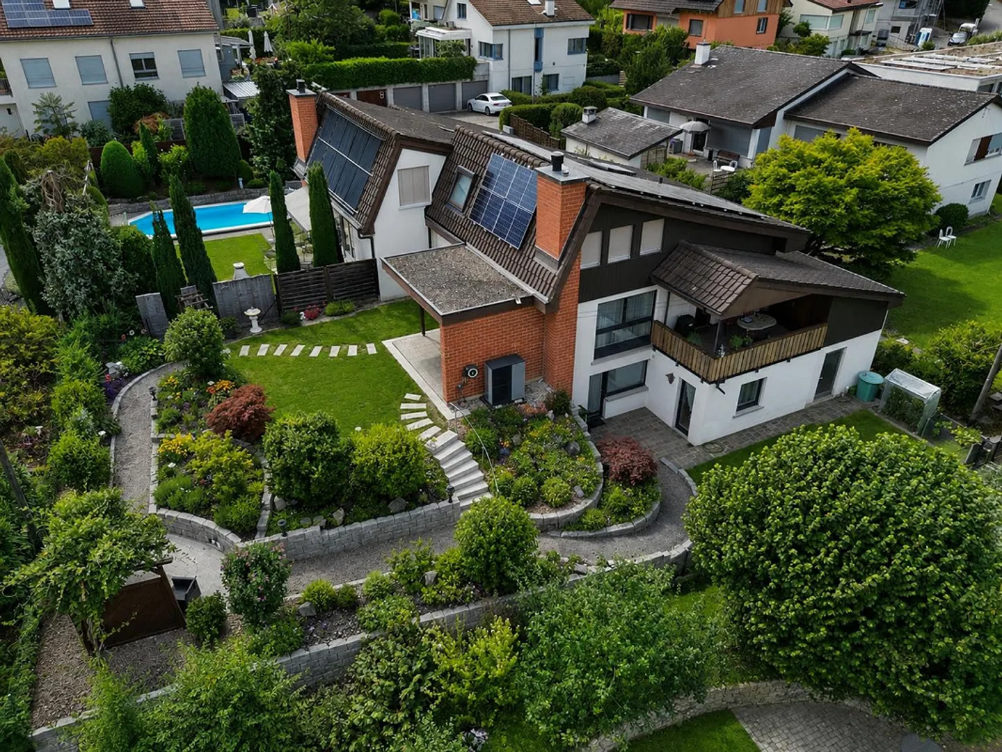 Maison familiale jumelée spacieuse de 6,5 pièces avec vue dégagée - Photo 1 sur 9