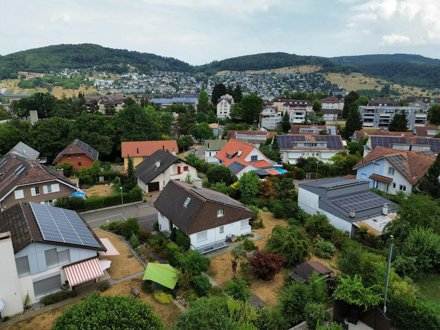 Maison familiale jumelée spacieuse de 6,5 pièces avec vue dégagée - Photo 9 sur 9