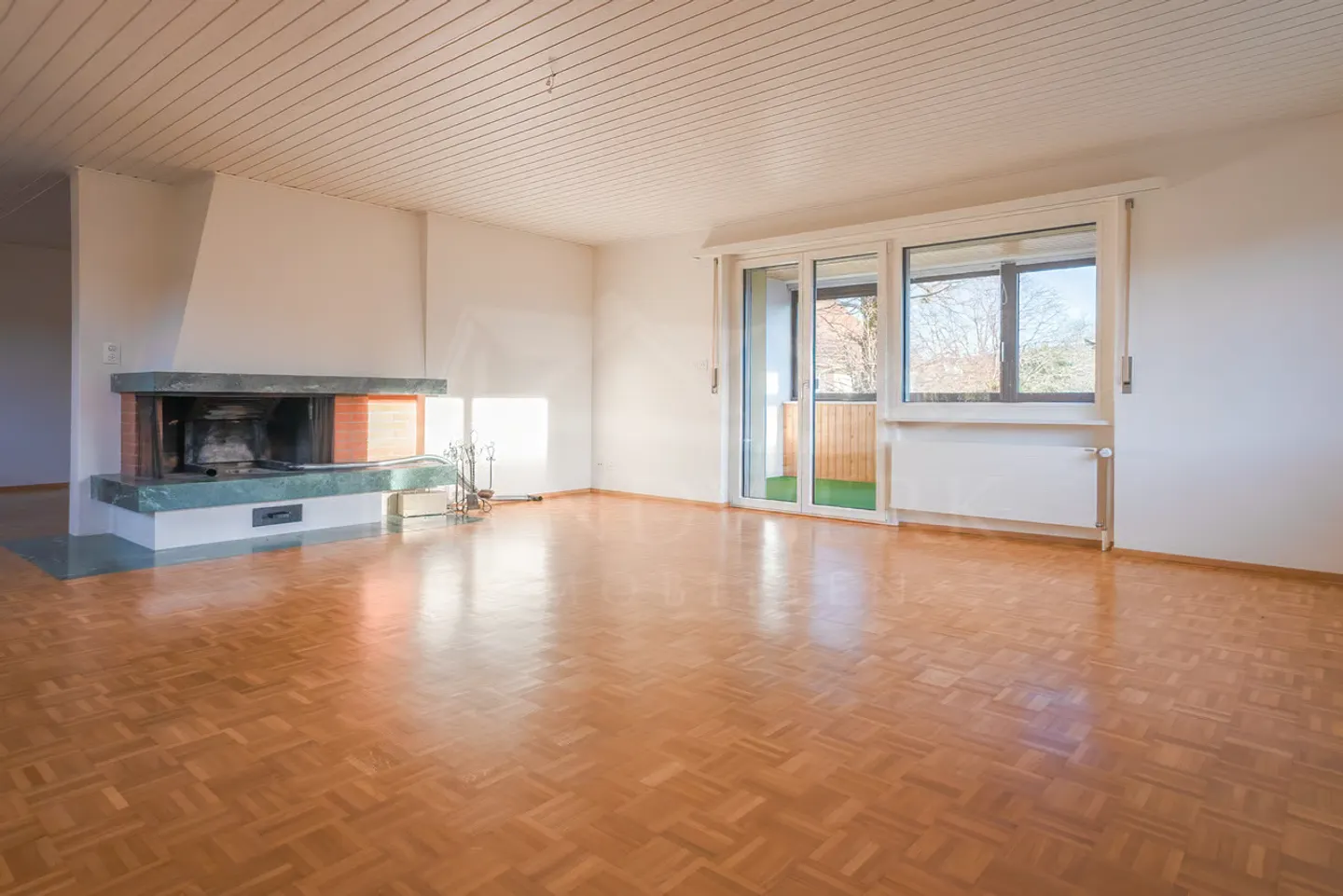 Maison individuelle de 6 pièces, calme et lumineuse à Ueberstorf - Photo 3 sur 12