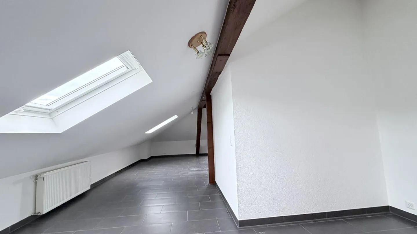 Superbe loft en attique de 52 m² avec poutres apparentes  Orbe - Photo 3 sur 4