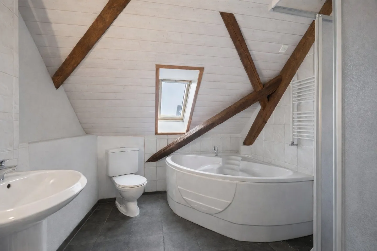 Farmhouse with four apartments in the hamlet zone - Photo 11 of 12