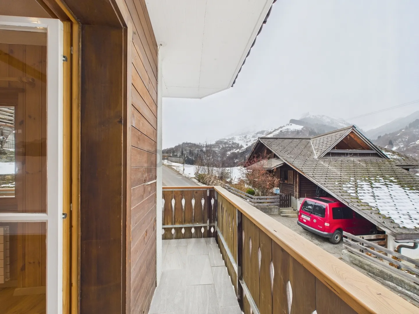 Charming 2.5 Room Apartment in the Idyllic Mountain Village of Surin, Val Lumnezia - Photo 10 of 11