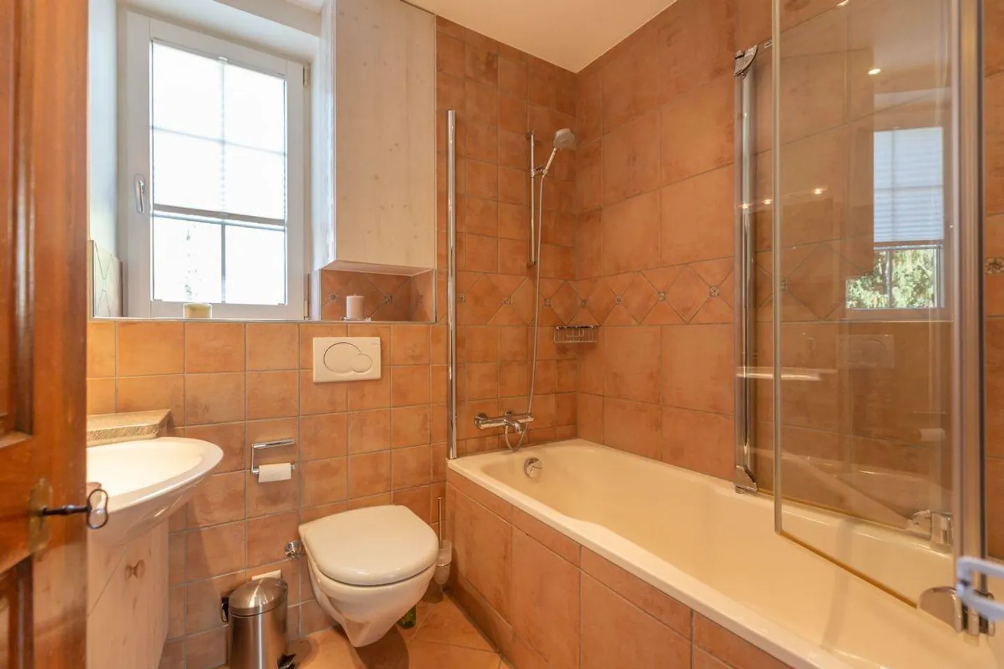 6.5-room maisonette apartment with garden - Photo 11 of 16