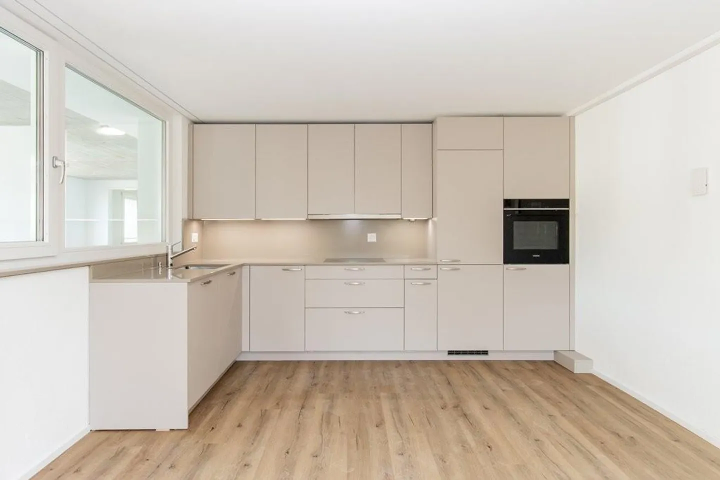 Modern 3.5-room apartment in a central location in Rüti - Photo 1 of 7