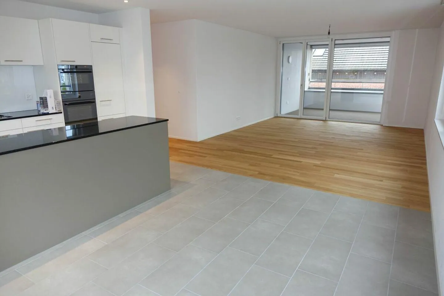 helle, moderne Wohnung mit Sitzplatz und Loggia - Foto 3 di 10