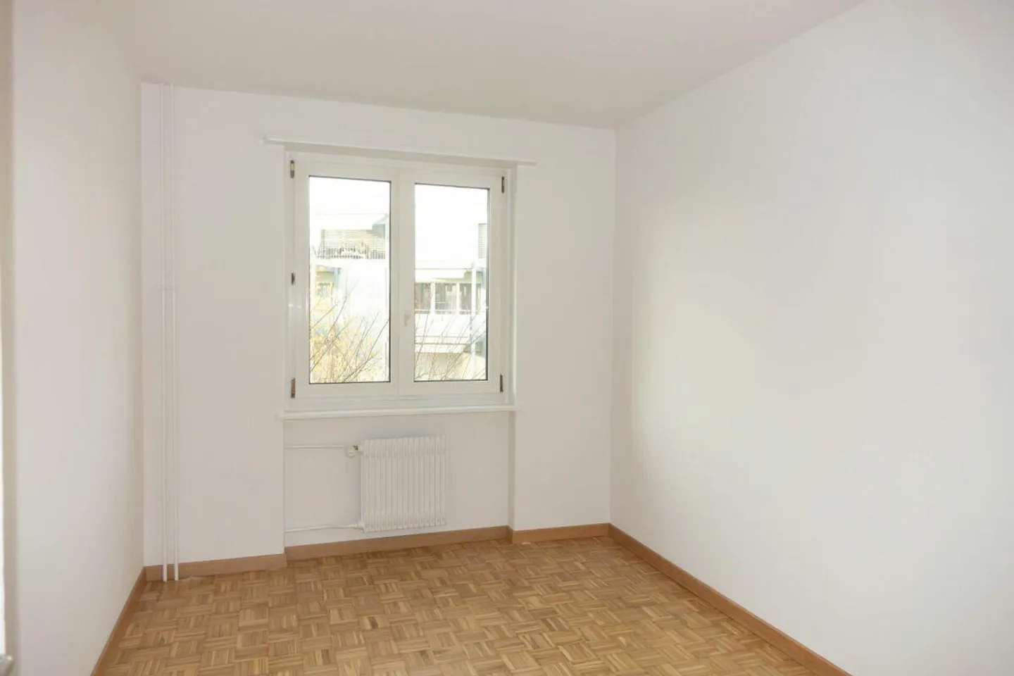 4-Zimmerwohnung mit zwei Balkonen an Zentraler Lage zu vermieten. - Foto 5 von 5
