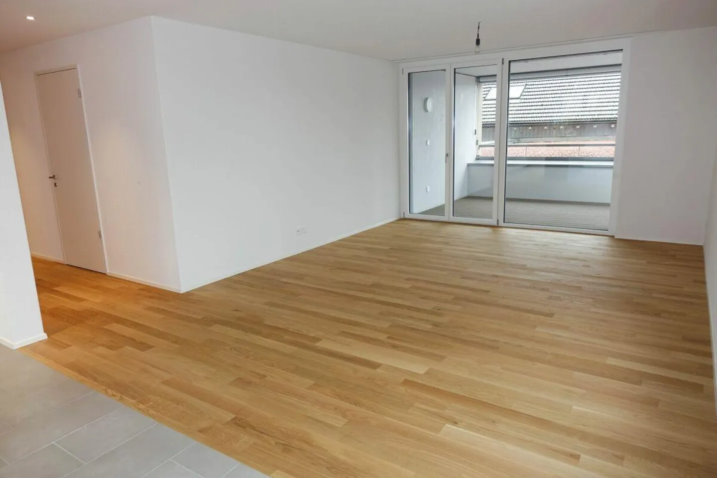 helle, moderne Wohnung mit Sitzplatz und Loggia - Foto 4 di 10