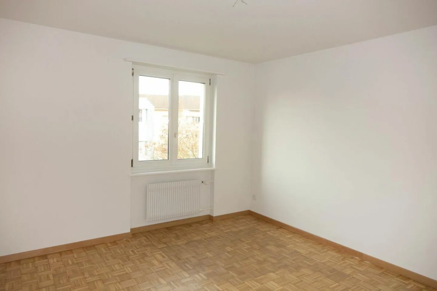 4-Zimmerwohnung mit zwei Balkonen an Zentraler Lage zu vermieten. - Foto 1 von 5