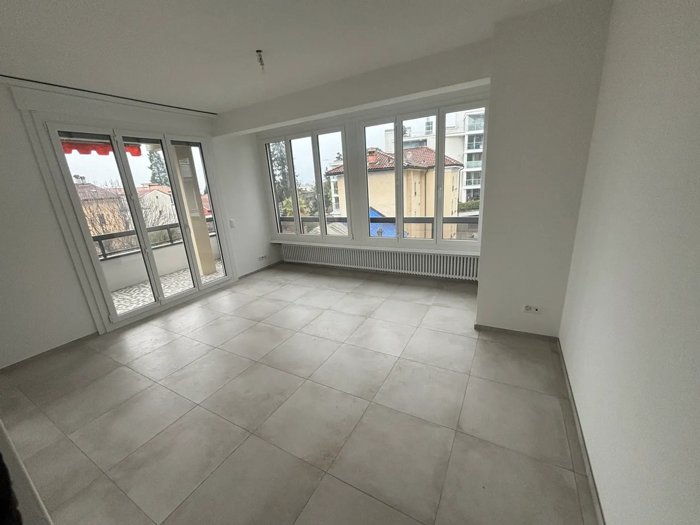 Rent bright, renovated 4.5-room apartment - Photo 4 of 14