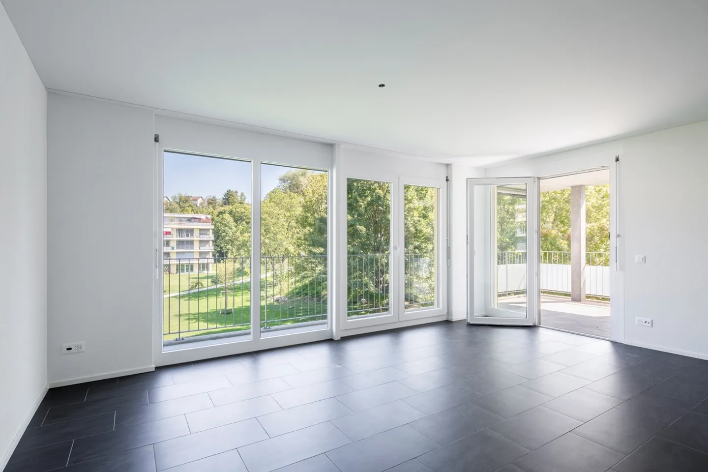 Bright apartment in a quiet residential area - Photo 2 of 7