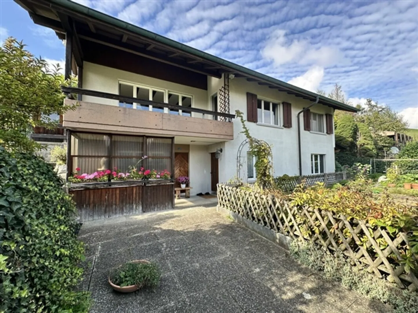 Detached Single-Family House - Photo 2 of 9