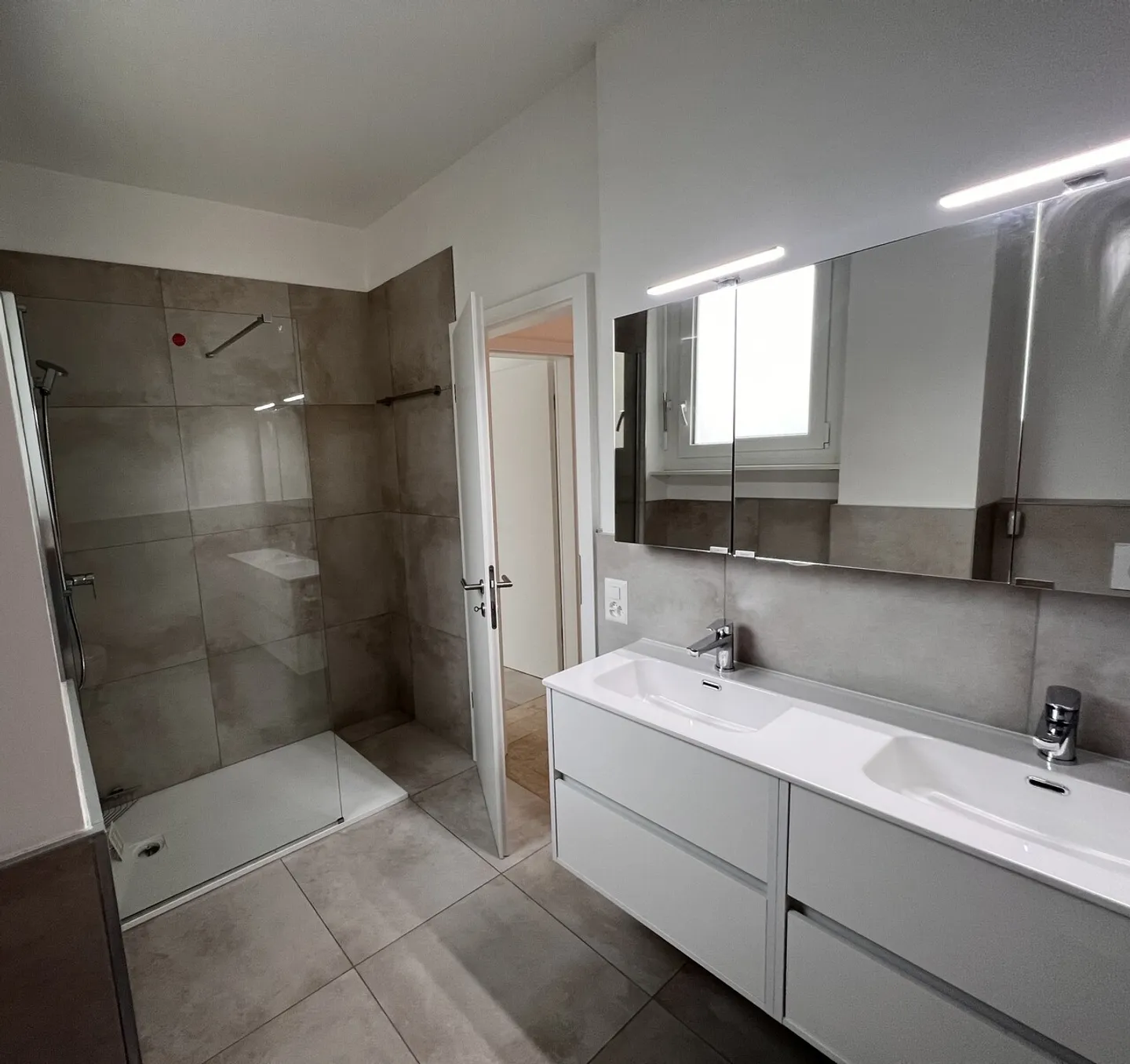 Rent bright, renovated 4.5-room apartment - Photo 13 of 14