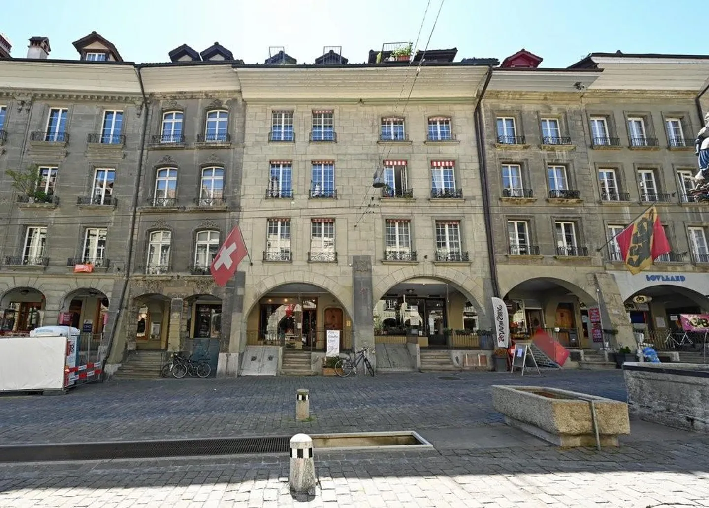 Renovated 2-room apartment in the heart of Bern - Photo 1 of 9