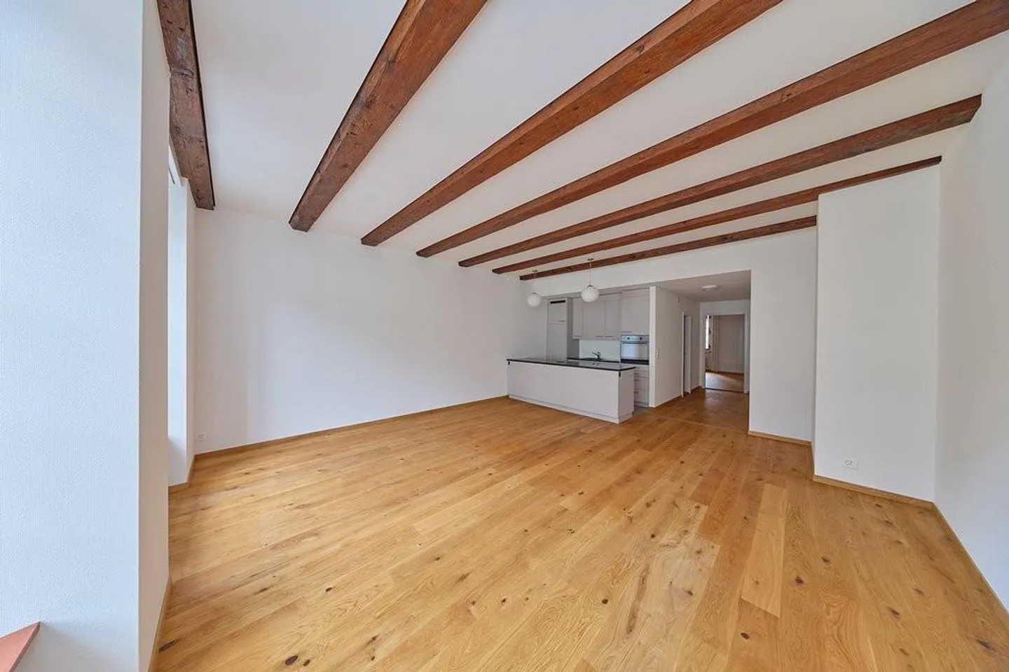 Renovated 2-room apartment in the heart of Bern - Photo 3 of 9