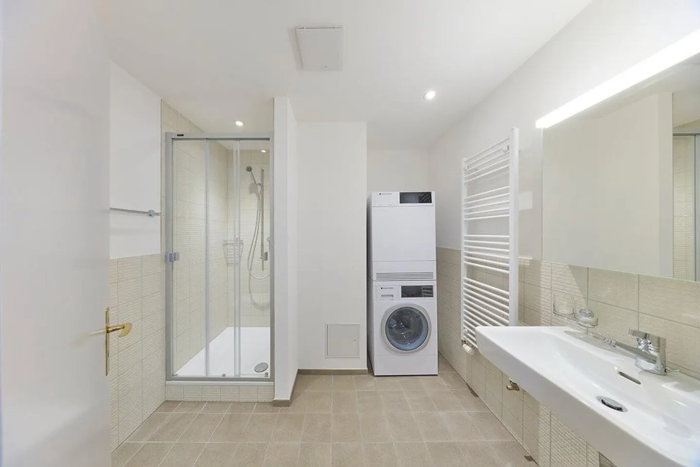 Renovated 2-room apartment in the heart of Bern - Photo 5 of 9