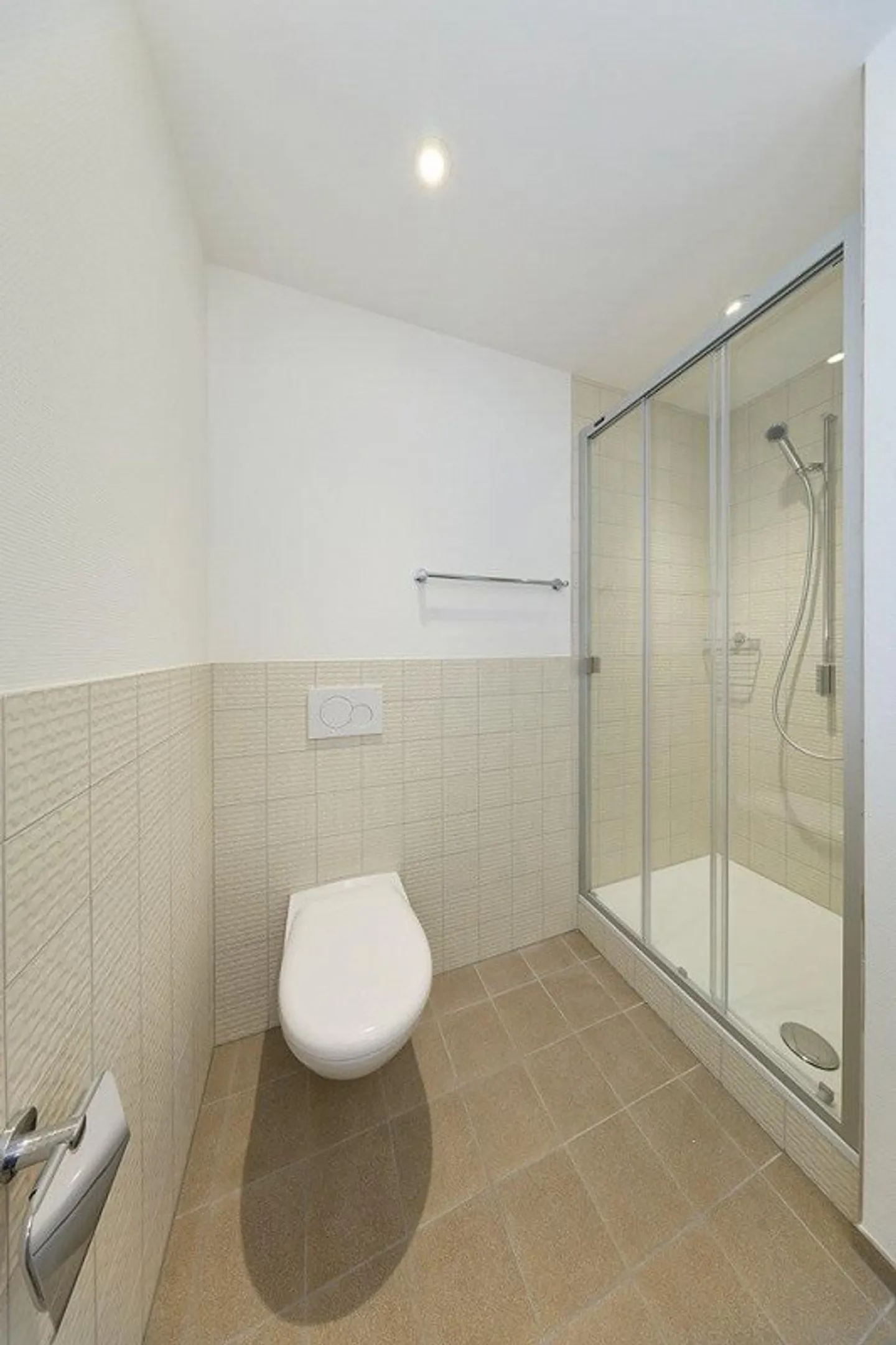 Renovated 2-room apartment in the heart of Bern - Photo 6 of 9