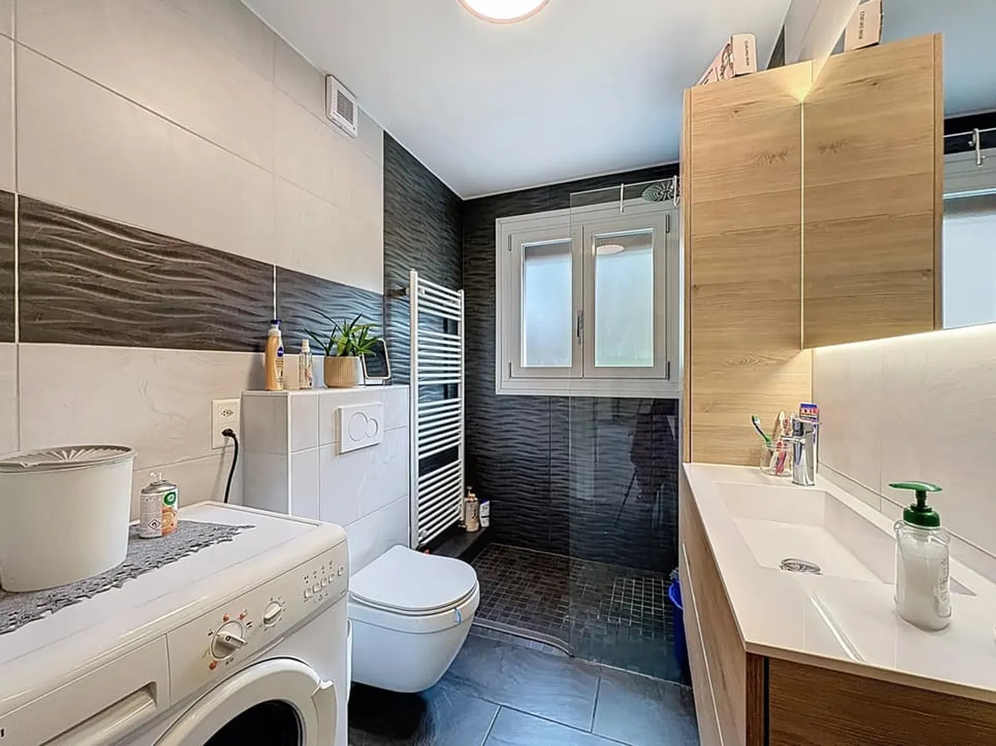 Spacieux 4.5 pièces entièrement rénové sans vis-à-vis - Photo 5 sur 5